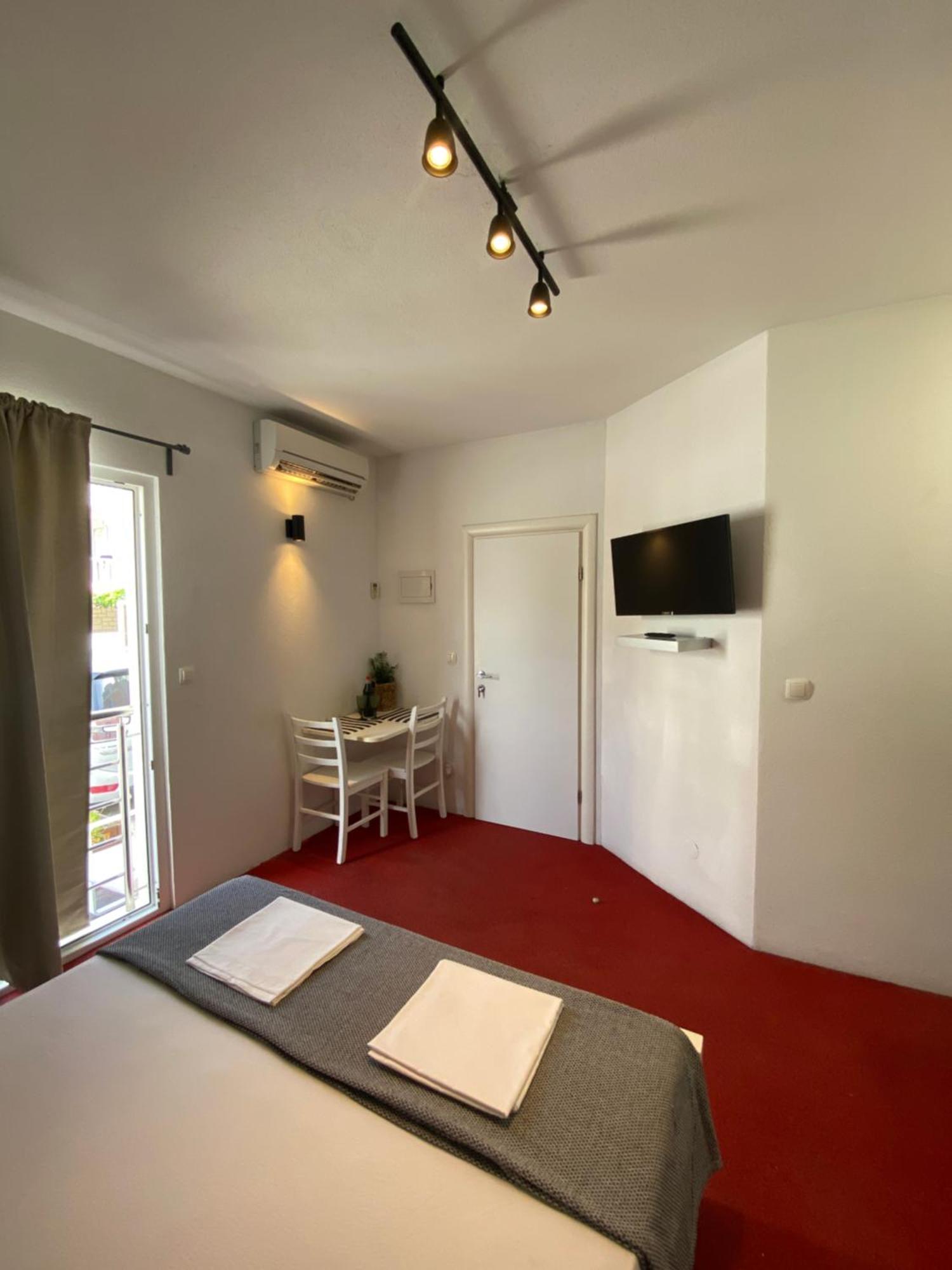 Apartments Mikulic Бол Экстерьер фото