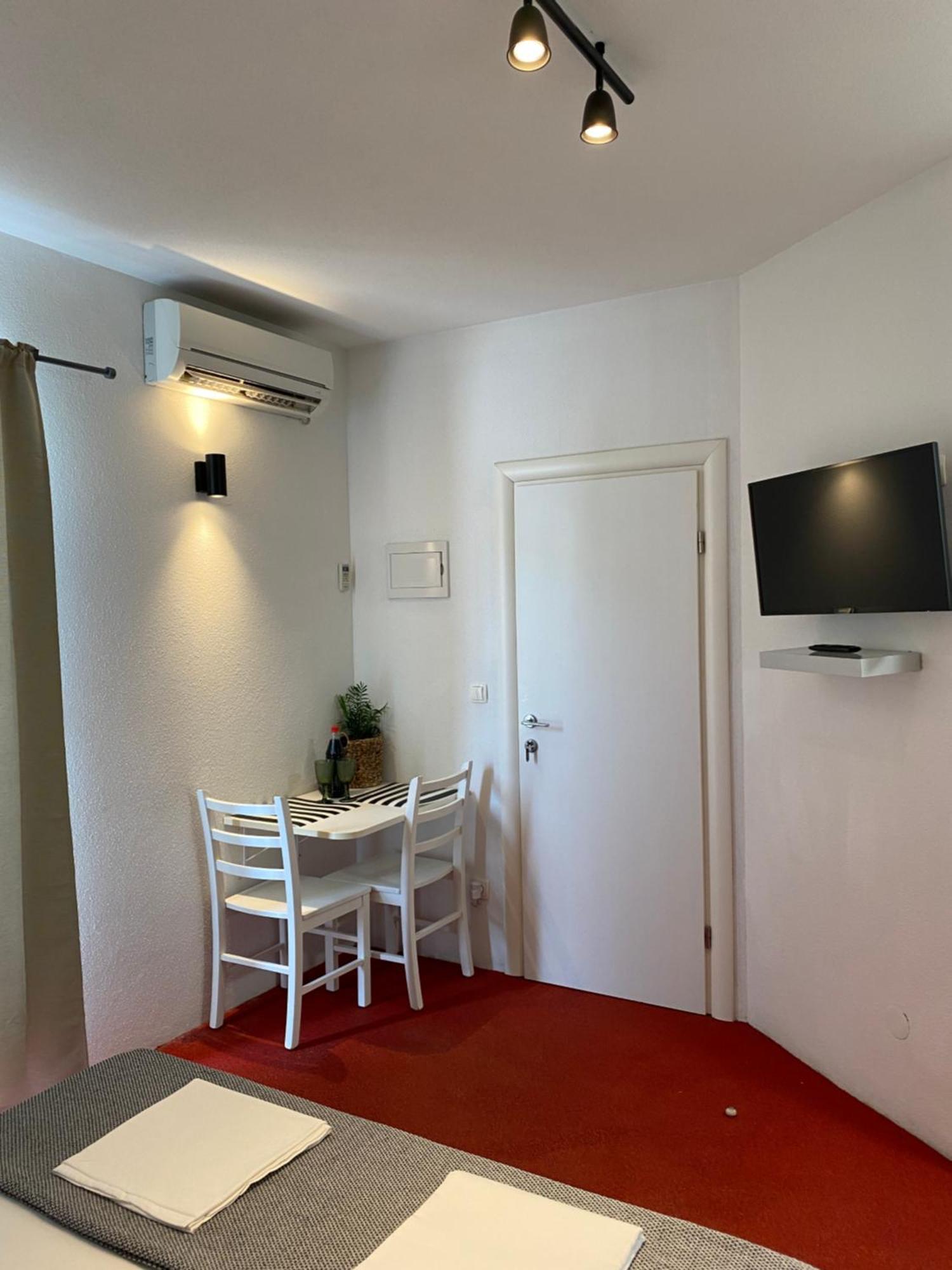 Apartments Mikulic Бол Экстерьер фото